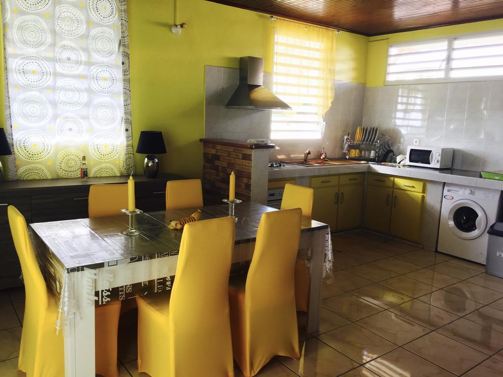 Le Papillon Apartment Le Moule Exterior photo